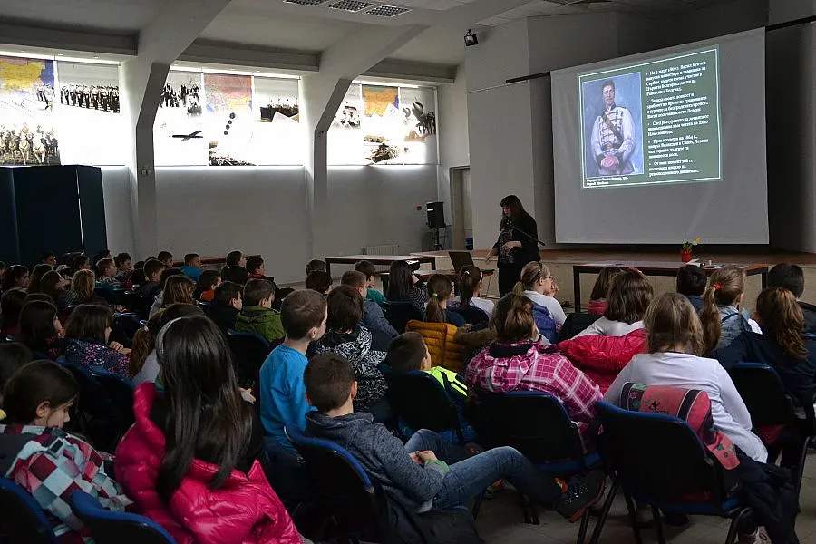 Военноисторическият музей с програма за Апостола