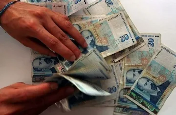 Гимназист от дом за деца намери чанта с пари и я върна