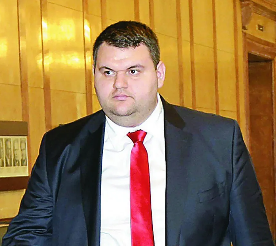 Пеевски: Нямам бизнес интереси с премиера