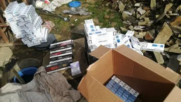 Митничари намериха нелегални цигари, скрити в бидони