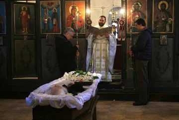 ОБЗОР: Дарение за храм в Елин Пелин е последната мисия на Дядо Добри