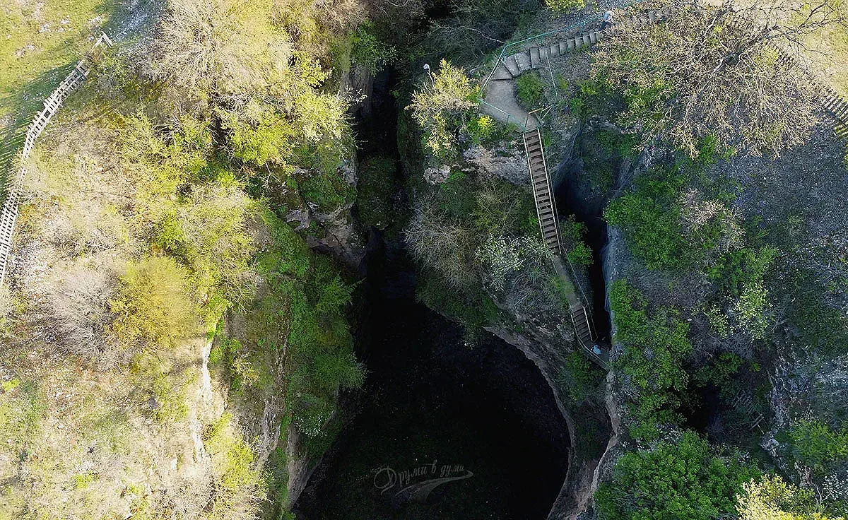 Най-голямата естествена карстова пропаст у нас пази подземни чудеса