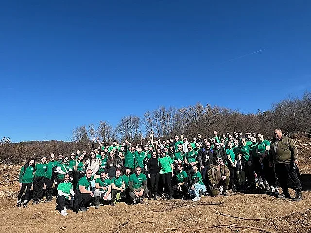 Студенти от Медицинския колеж преобразяват една местност