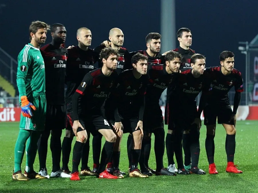 Отборът на „Милан” пристига в София