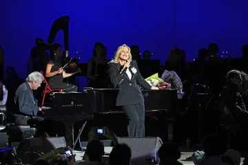 Силви Вартан пее за Джони Холидей