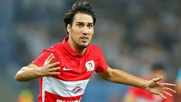 Футболист №1 на България изпратен да играе за опашкар