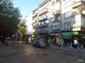 Кола помля жена и дете на ул. "Черковна"