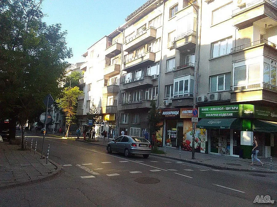 Кола помля жена и дете на ул. "Черковна"