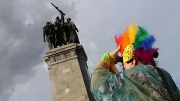 16 българи са сменили пола си у нас за 4 години - най-много минават под дъгата във Варна