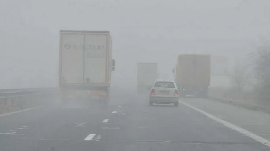 Мъглата мъчи шофьорите - вижте къде