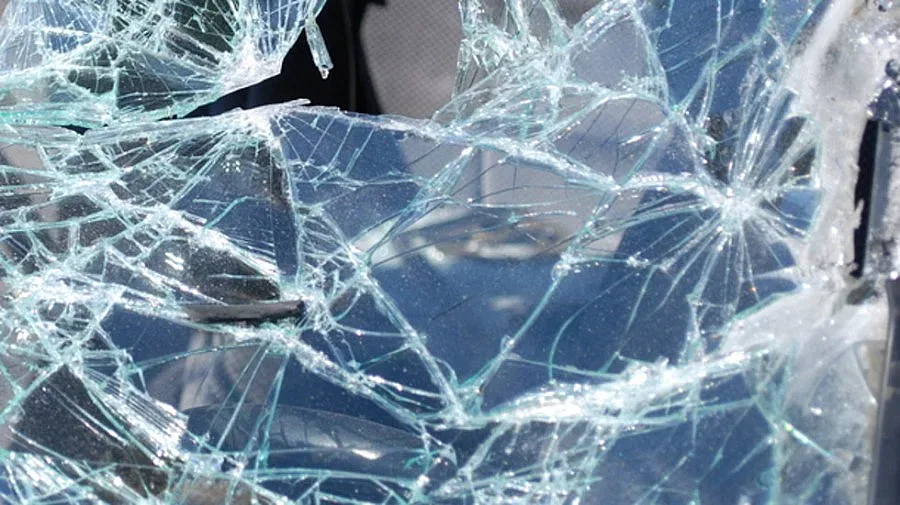 Бус и кола се удариха и блокираха пътя между Монтана и Видин