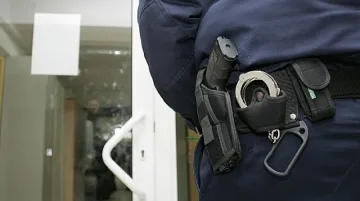 Роми бият полицаи, 3-има са задържани за 24 часа