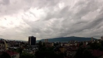 Топло и дъждовно