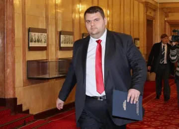 Закон вади на светло парите на медиите