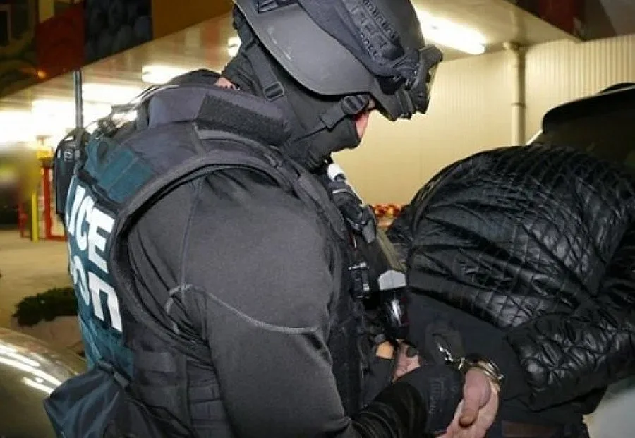 Разбиха група за продажба на огнестрелни оръжия