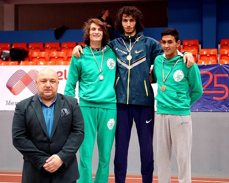 Кралев връчи златен медал на Тихомир Иванов