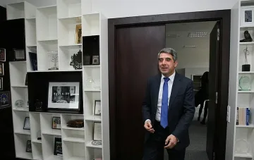 Разпитват Плевнелиев по делото срещу бившия военен министър