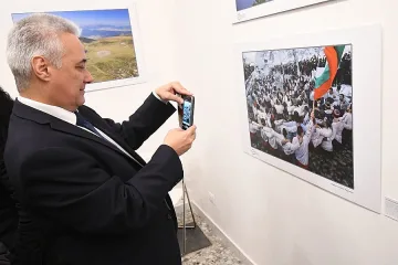 Рим аплодира български традиции и обичаи