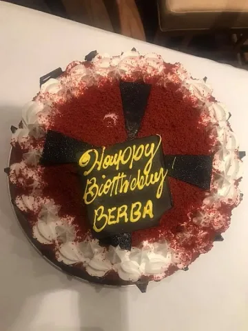 Индийски поздрав и торта за ЧРД на Бербатов