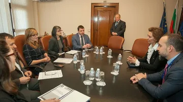 Ек. Захариева и шеф на Международната организация по миграция обсъдиха наплива на нелегални