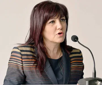 Караянчева: Президентът има вина за ниския рейтинг на парламента