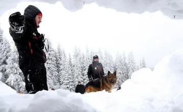 150 евакуирани след лавина в Италия 