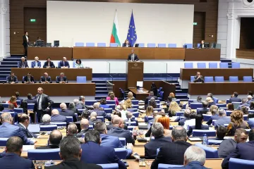 Бюджетът мина изцяло на първо четене в парламента. Разправии в зала