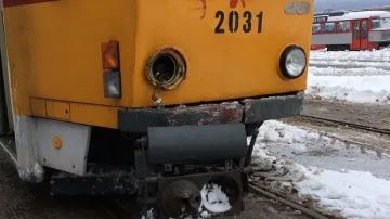 7 души в болница след удар между бус и трамвай в София