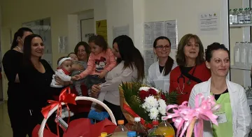 Хоро и духова музика за Бабинден 