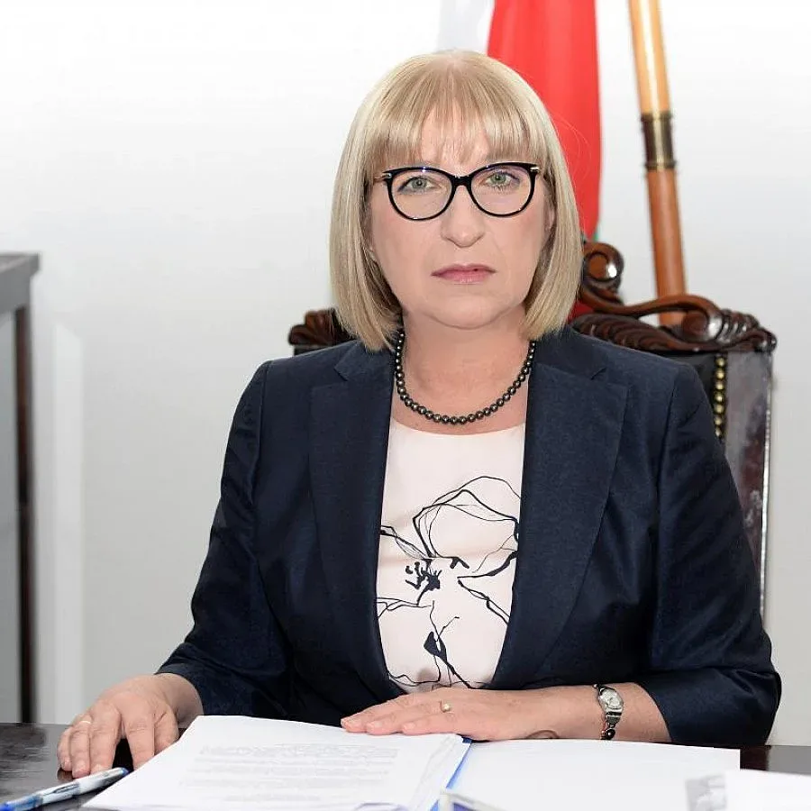 Цецка Цачева: Няма да се въвежда трети пол