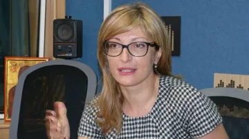 Захариева: Реалистично е Македония да получи покана за членство в ЕС още тази година