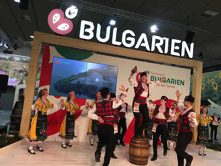 Изкушаваме германците с лютеница и сарми