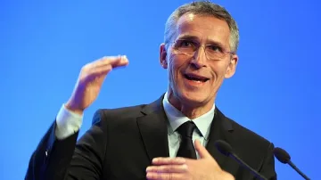 Столтенберг обеща на Македония място в НАТО