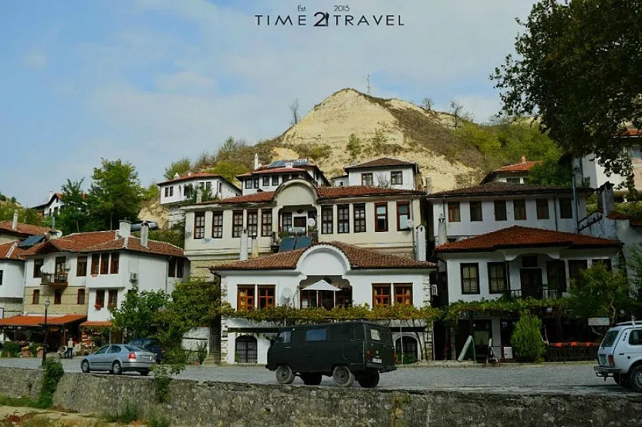 Разрушават калдъръмите в Мелник