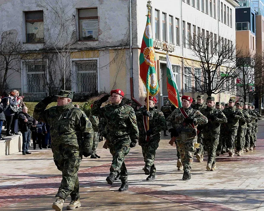 Каракачанов изпрати новия контингент в Афганистан