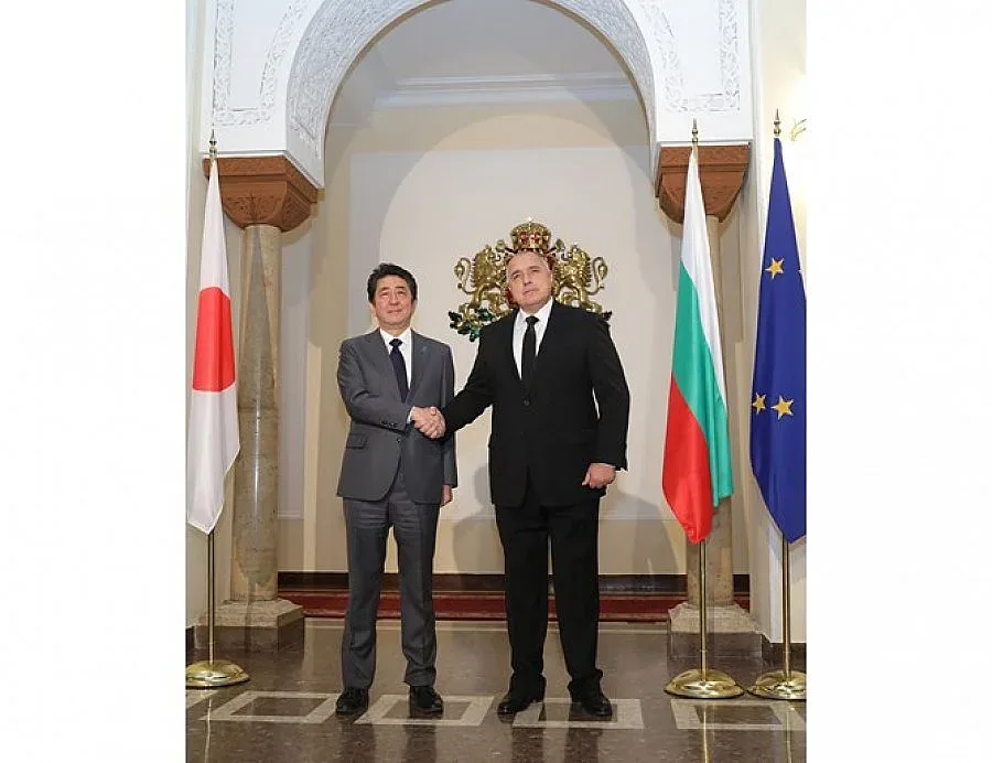 Почетен гвардейски шпалир за премиера на Япония