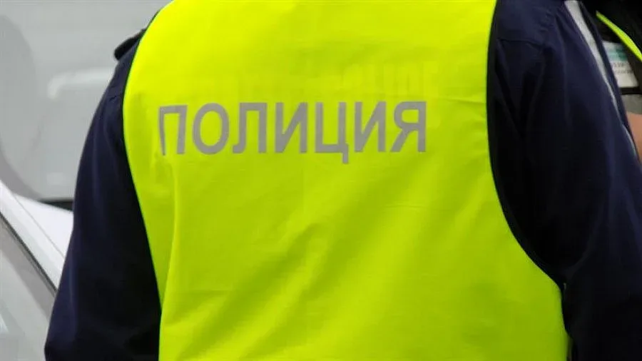 Един загинал в меле между ТИР и 2 автомобила край Сливница