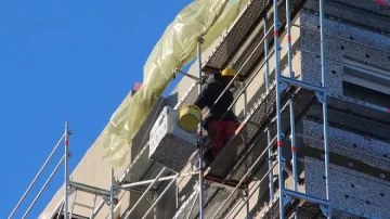 Натискат общините за повече контрол върху санирането