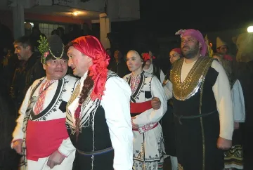 Пернишко потъва в магията на Сурова