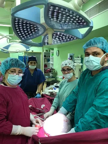 В "Медлайн" гинеколози извадиха 18-килограмов тумор 