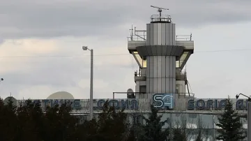 Сигнал за бомба евакуира терминалите на летище София /ОБНОВЕНА/