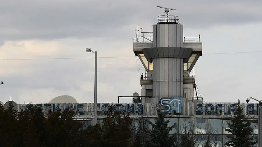 Сигнал за бомба евакуира терминалите на летище София /ОБНОВЕНА/