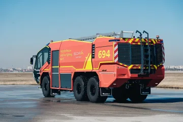 Супермодерен противопожарен автомобил изпълнява задачи на летището в София
