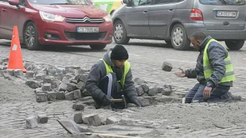 ЗА ПОРЕДЕН ПЪТ: Пак ремонти на "Дондуков"