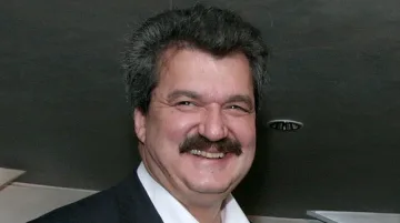 Тодор Батков подари "Стандарт" на журналистите