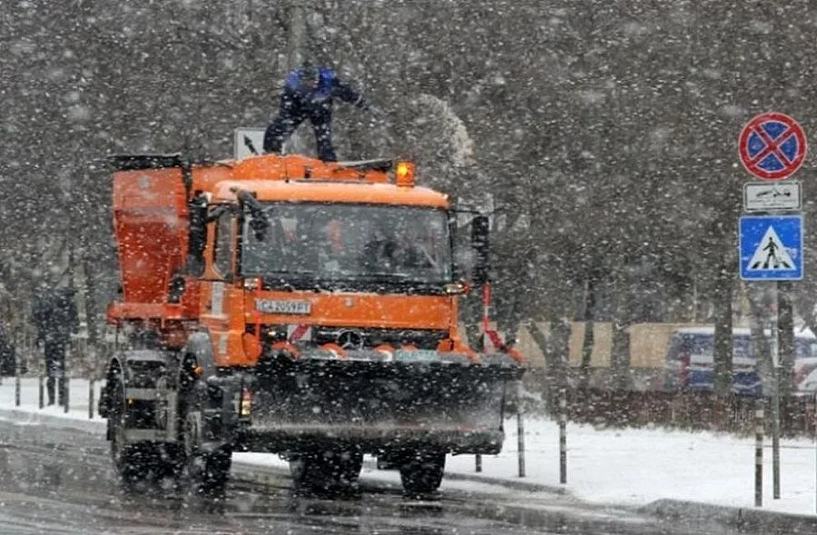 Над 110 снегопочистващи машини в София са в готовност