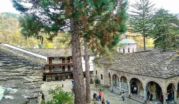 Откриха древни ценности и оръжия до стените на Троянския манастир