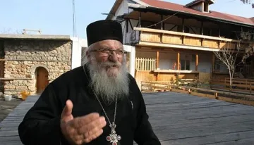 Горя приютът на отец Иван в Нови хан