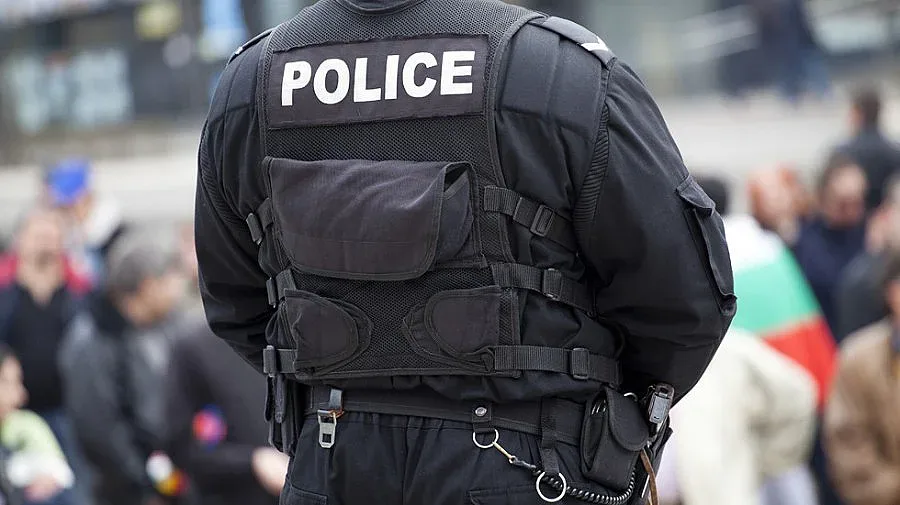 За ЧНГ: Полицаи и тежка техника в центъра на столицата