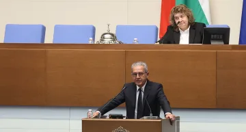 Нов скандал в Народното събрание! Киселова пак опази имунитета на дерибеите